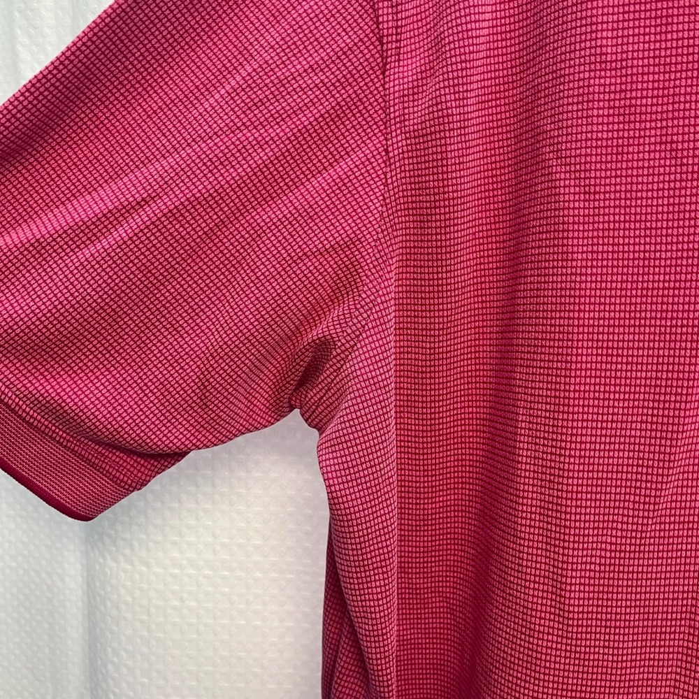 Tommy Bahama Mens Magenta Pink Waffle Knit Short Sleeve Polo Shirt Marlin Logo - Picture 4 of 8